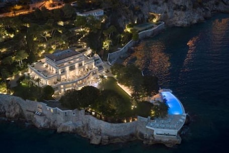 Exterior. Hôtel Cap-Estel