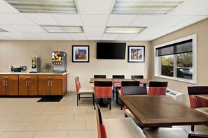 Free daily self-service breakfast  - Comfort Inn Tucson Central (Tucson)