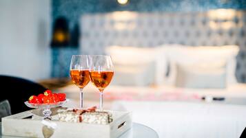 Executive Junior Suite | Premium bedding, minibar, in-room safe, desk