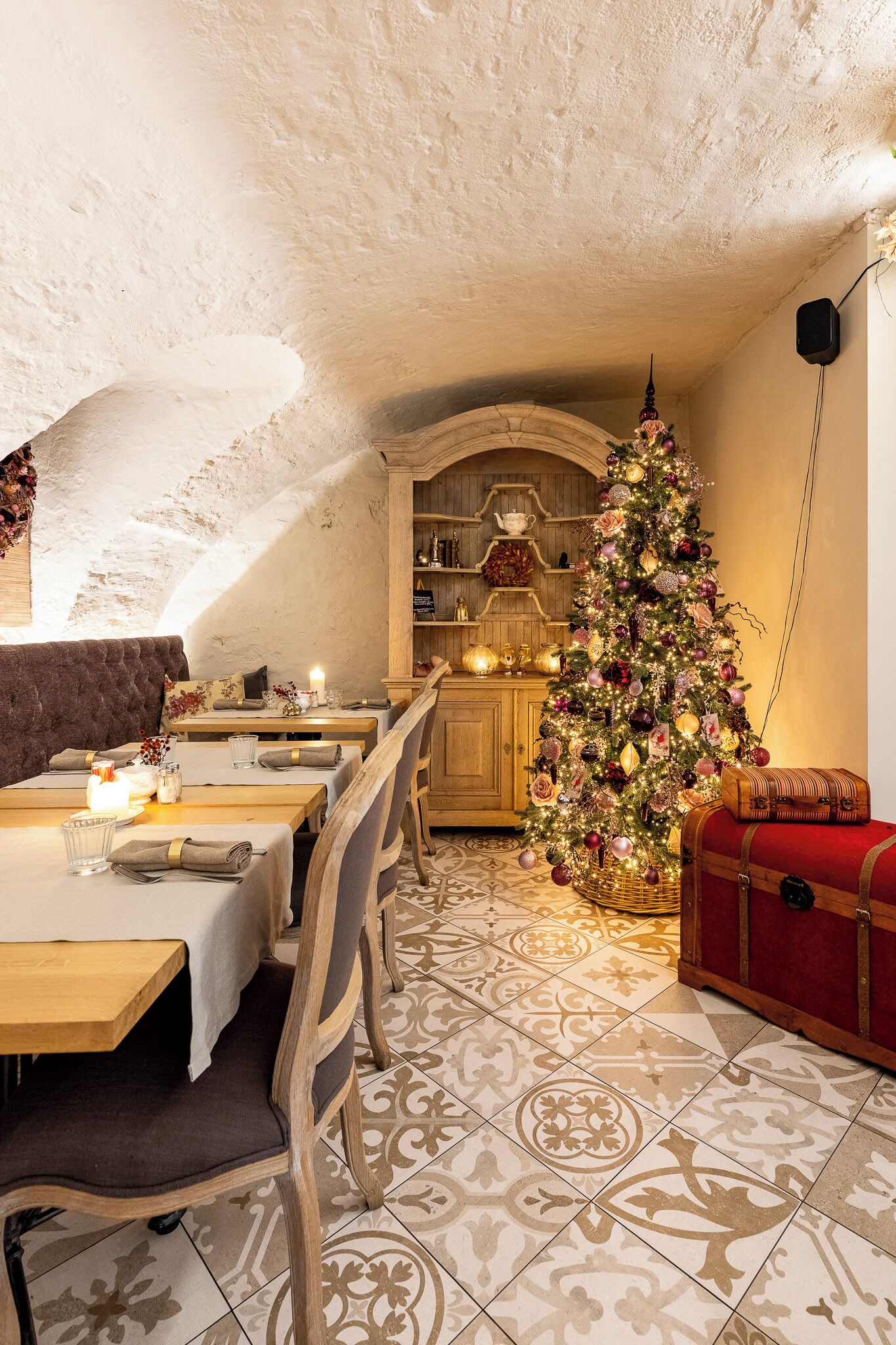 daily buffet breakfast (eur 28 per person)