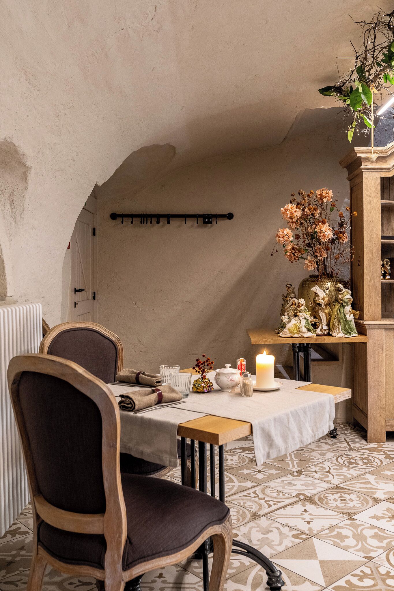 daily buffet breakfast (eur 28 per person)