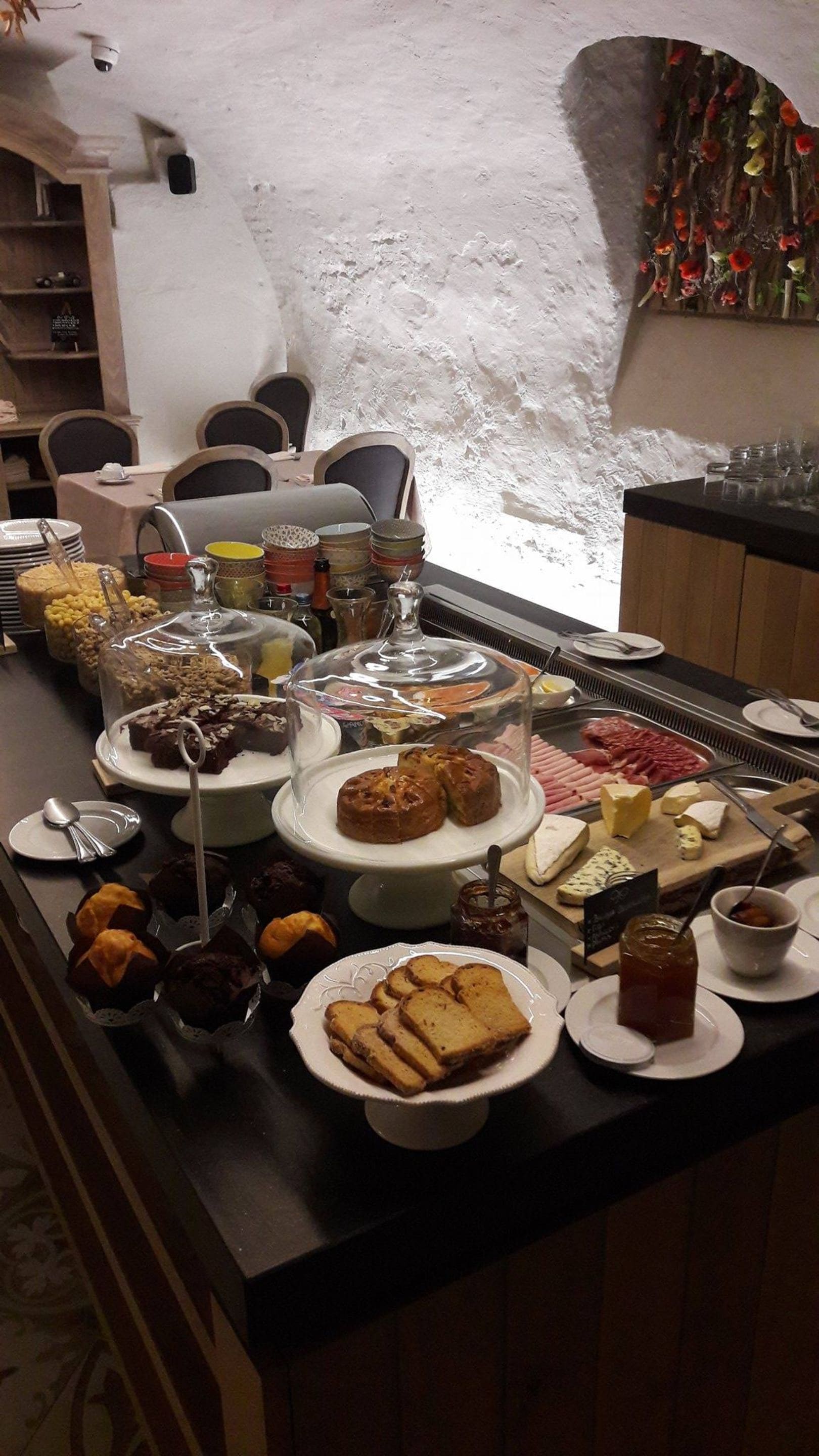 daily buffet breakfast (eur 28 per person)
