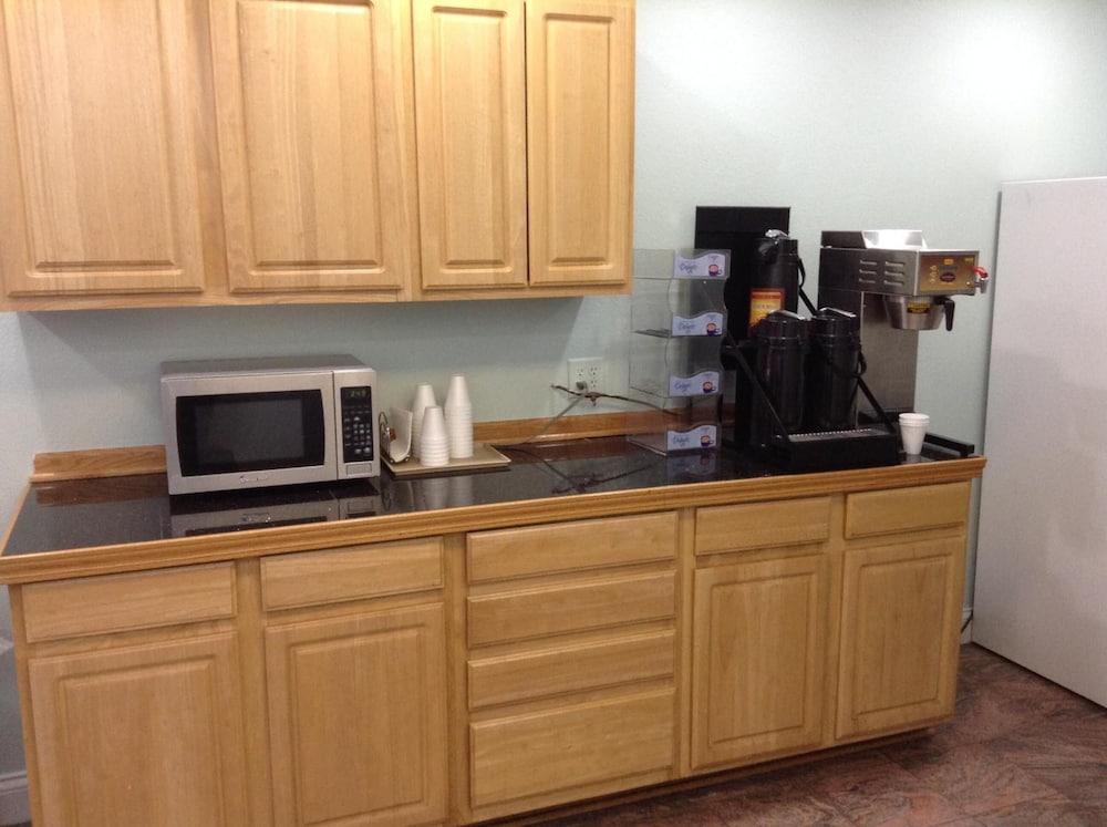 Crossroads Inn by null