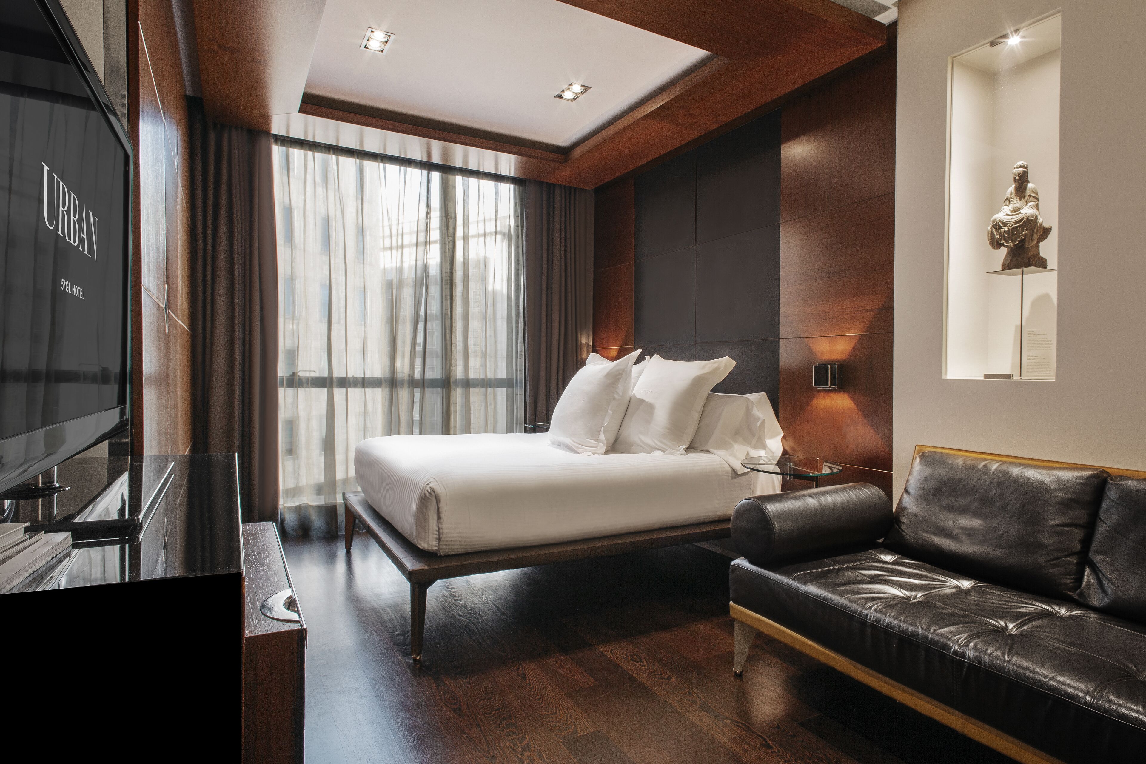 Premium bedding, free minibar items, in-room safe, desk