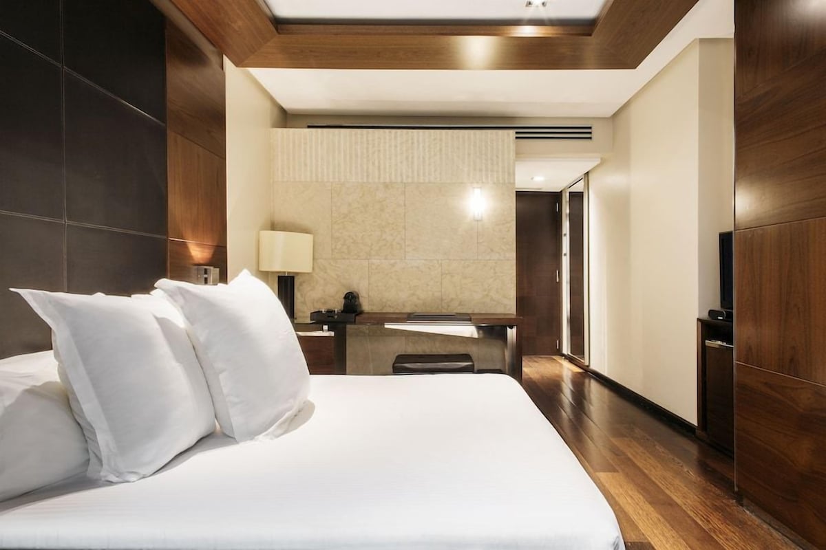 Premium bedding, minibar (some free items), in-room safe, desk