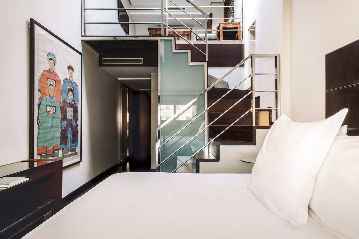 Premium bedding, free minibar items, in-room safe, desk
