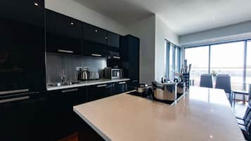 Penthouse, 3 kamar tidur | Dapur pribadi | Lemari es besar, microwave, dan mesin pencuci piring