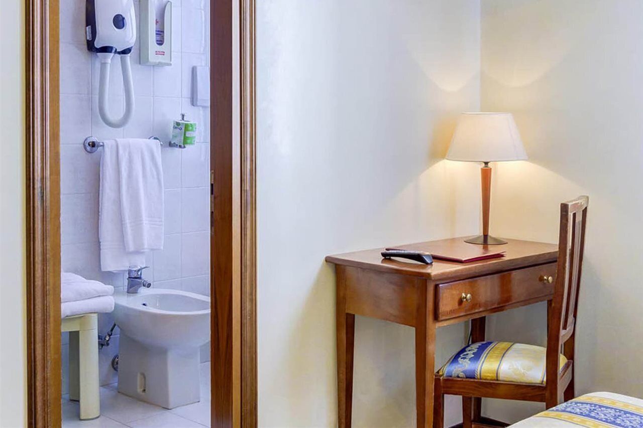 in-room safe, desk, free wifi