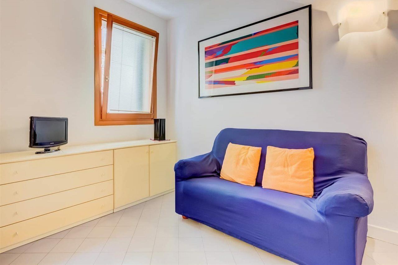 living room | flat-screen tv