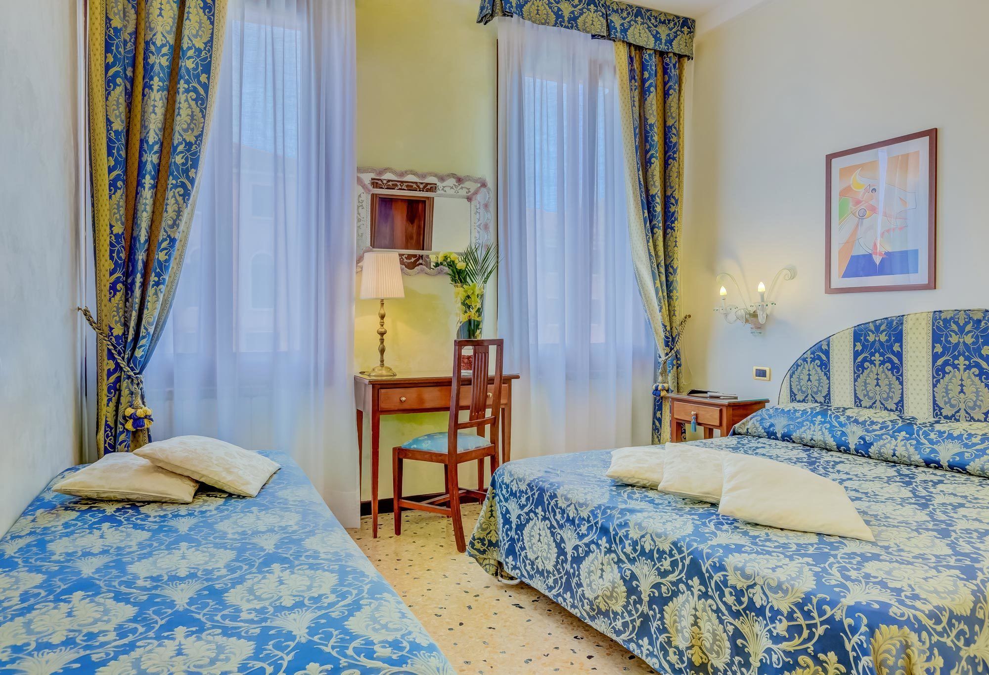 in-room safe, desk, free wifi