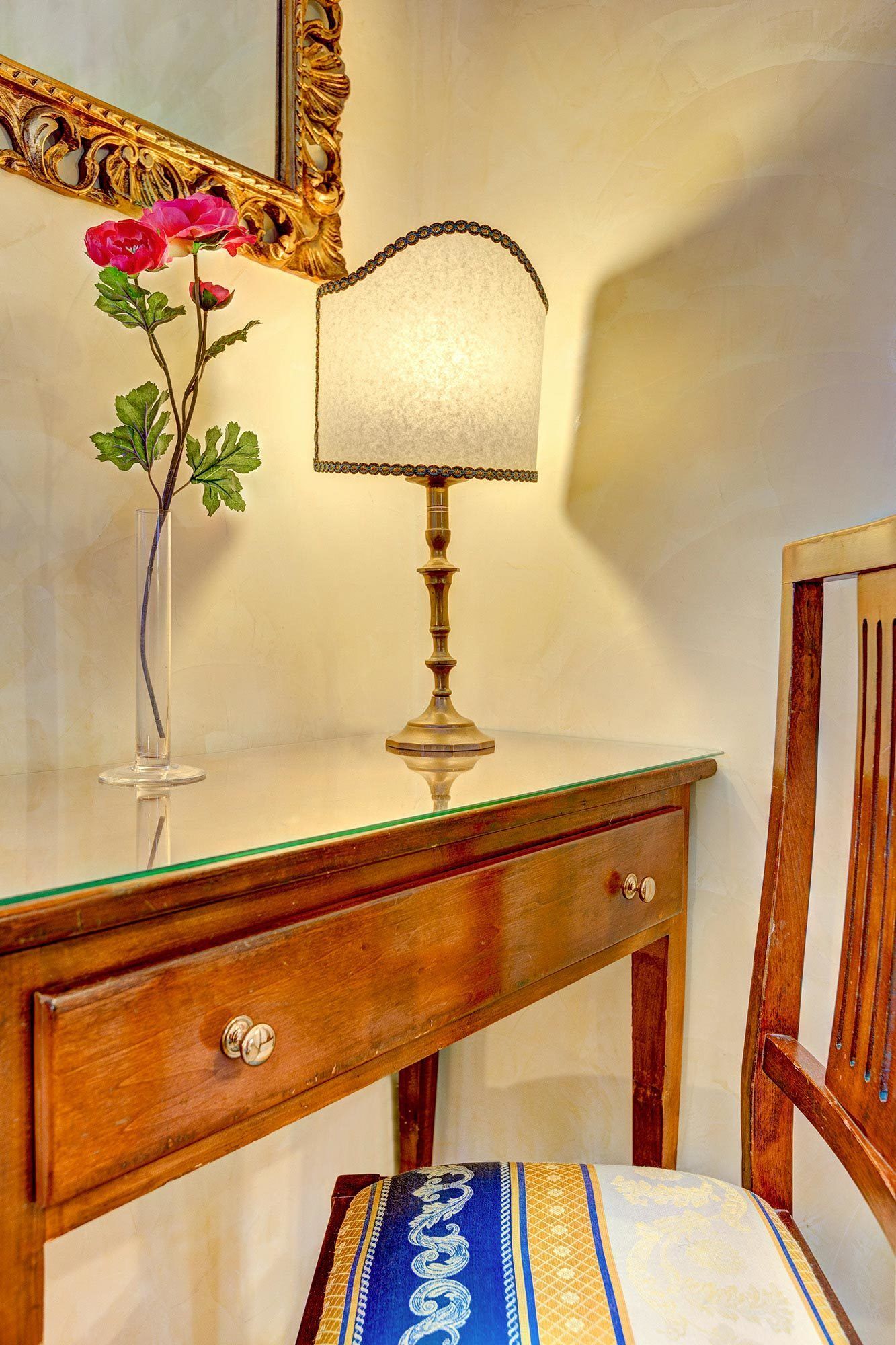 in-room safe, desk, free wifi