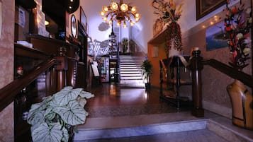 Interni