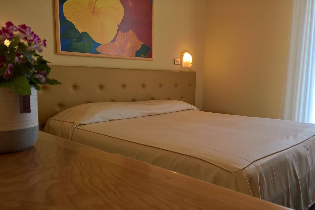 double room | minibar, desk, soundproofing, cots/infant beds