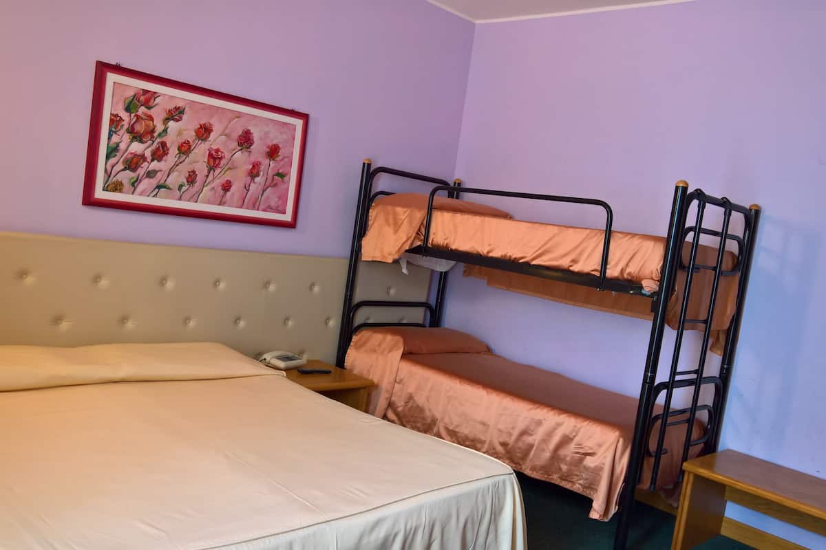 Quadruple Room | Minibar, desk, soundproofing, cots/infant beds