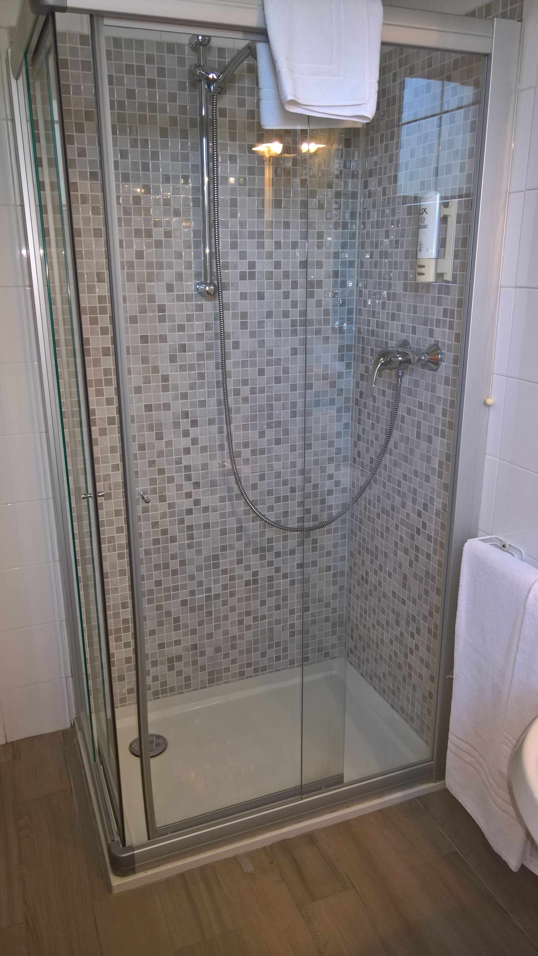 triple room | bathroom | shower, free toiletries, hair dryer, towels