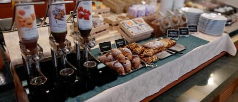 Free daily continental breakfast