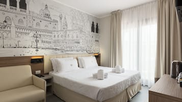 Comfort-Dreibettzimmer | 1 Schlafzimmer, Zimmersafe, Schreibtisch, schallisolierte Zimmer