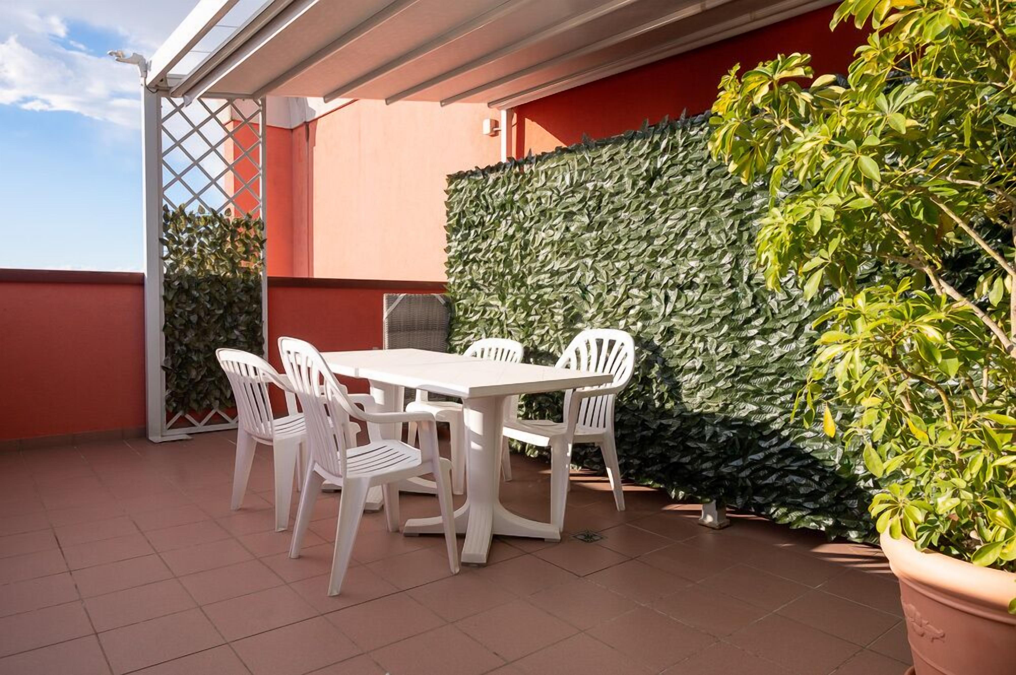 deluxe suite | terrace/patio