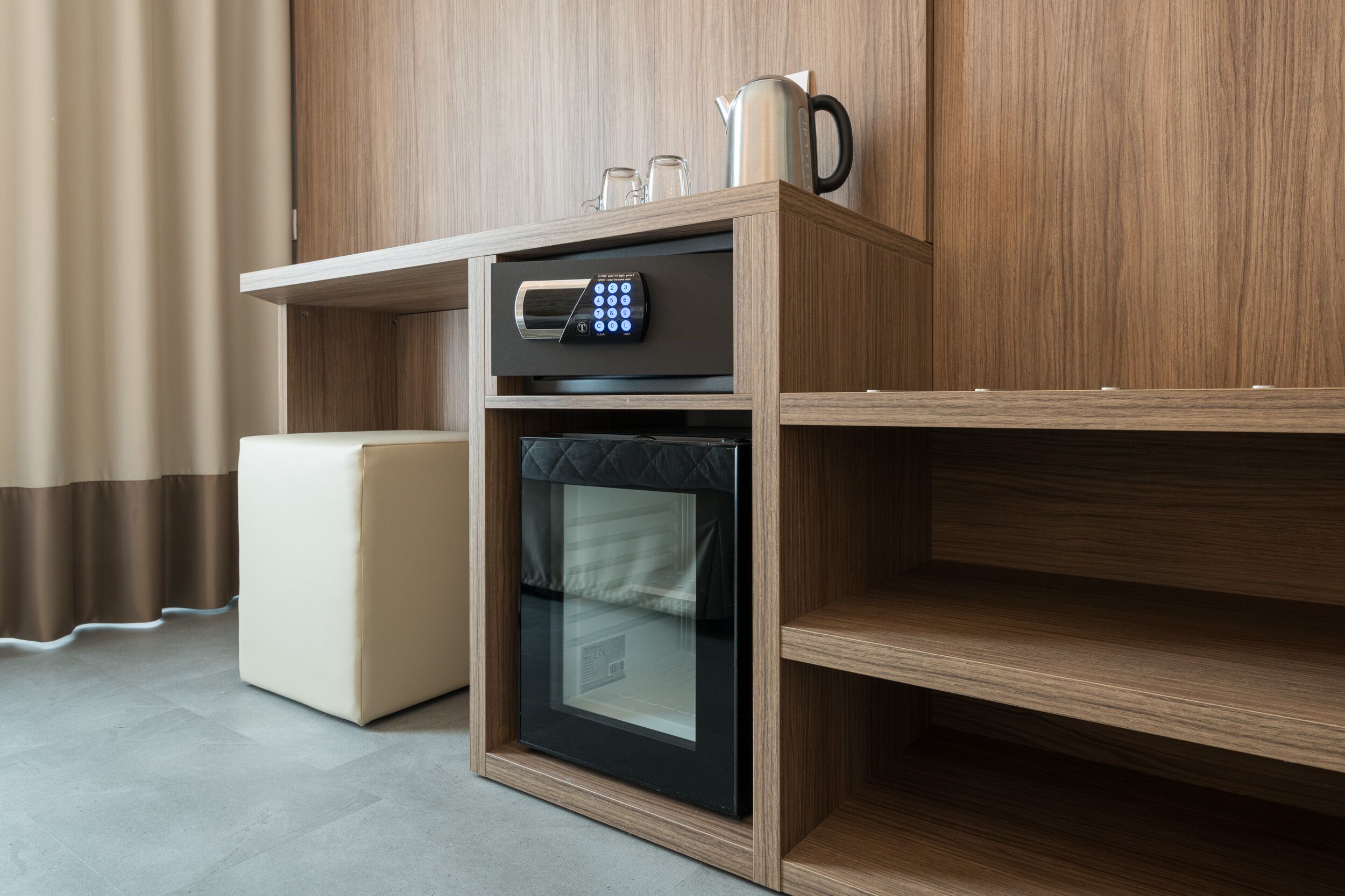 1 bedroom, in-room safe, desk, soundproofing