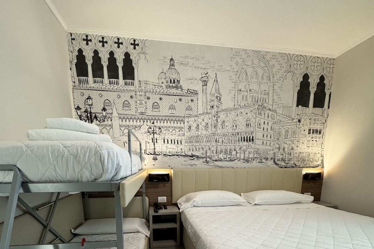 1 bedroom, in-room safe, desk, soundproofing