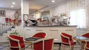 Aperto a colazione, a pranzo e a cena