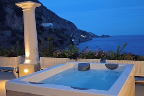 Suite Junior, terrazzo, vista mare laterale | Terrace/patio - Hotel Onda Verde (Praiano)