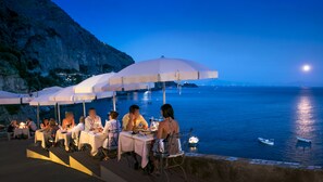 Breakfast, lunch and dinner served - Hotel Onda Verde (Praiano)