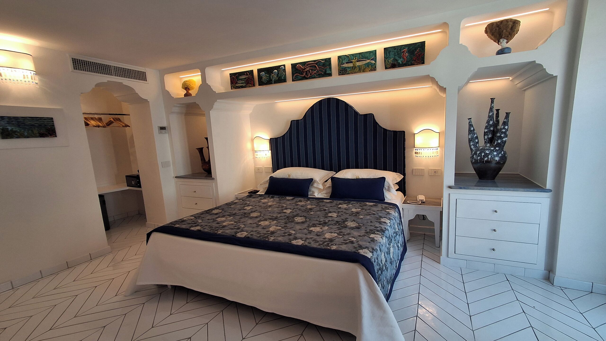 Romantic Suite, Sea View | 1 bedroom, minibar, in-room safe, iron/ironing board