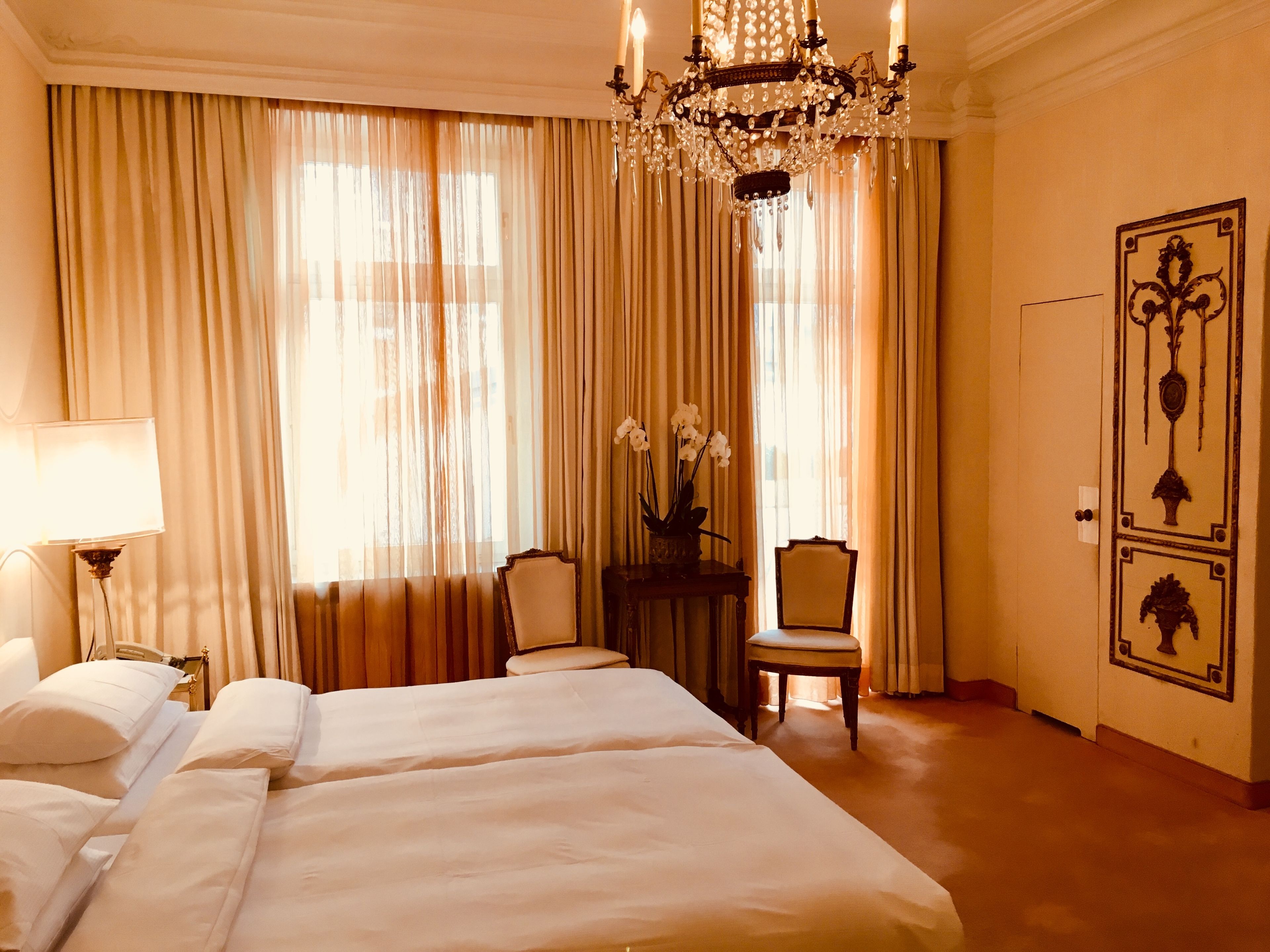 deluxe room | hypo-allergenic bedding, down duvets, in-room safe