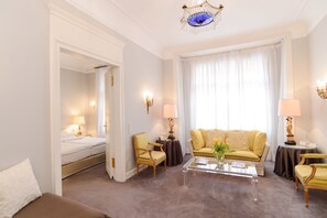 Suite | Zona de estar | Una televisión