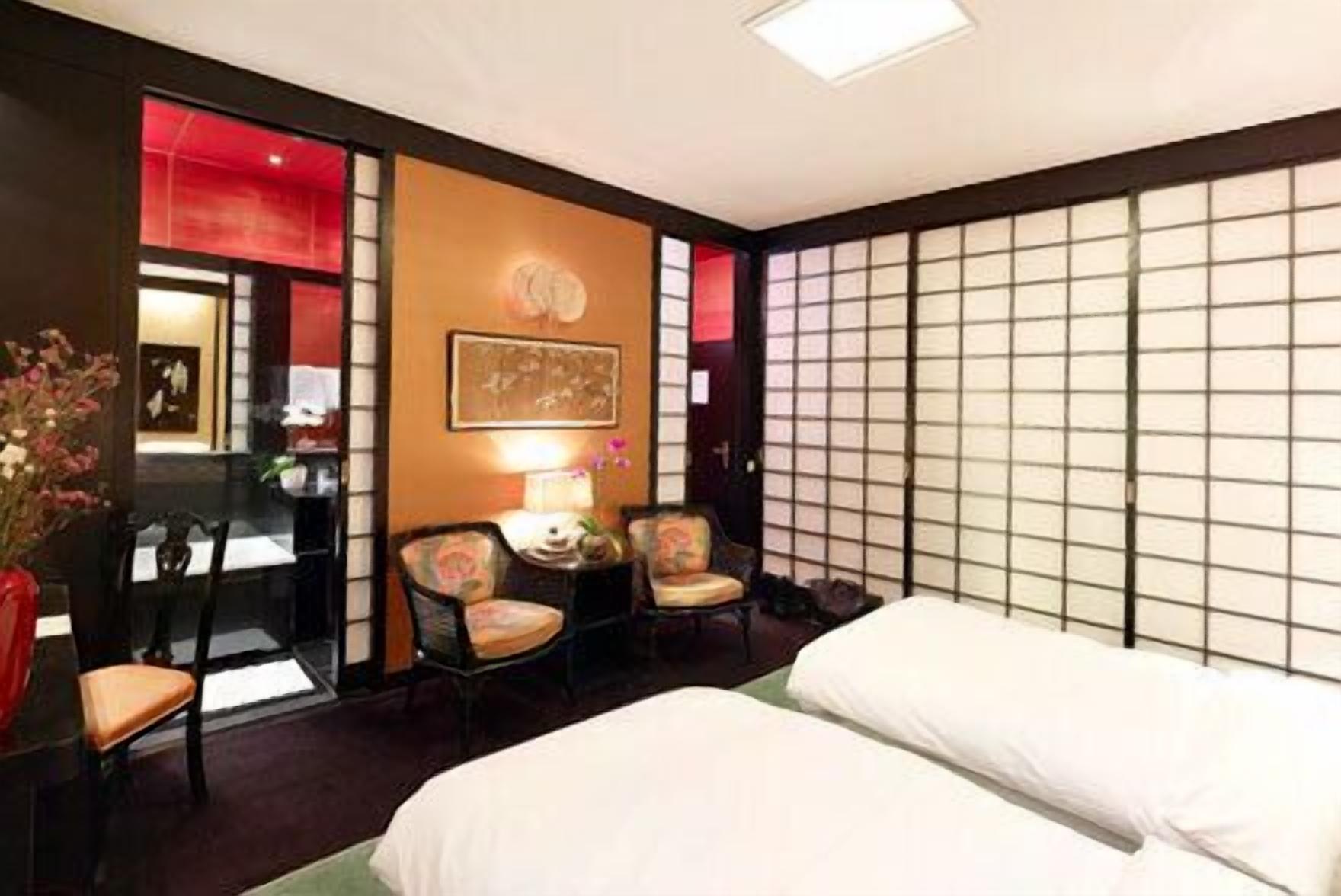 deluxe room | hypo-allergenic bedding, down duvets, in-room safe