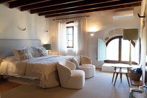 이집트산 면 시트, 고급 침구, 미니바, 객실 내 금고