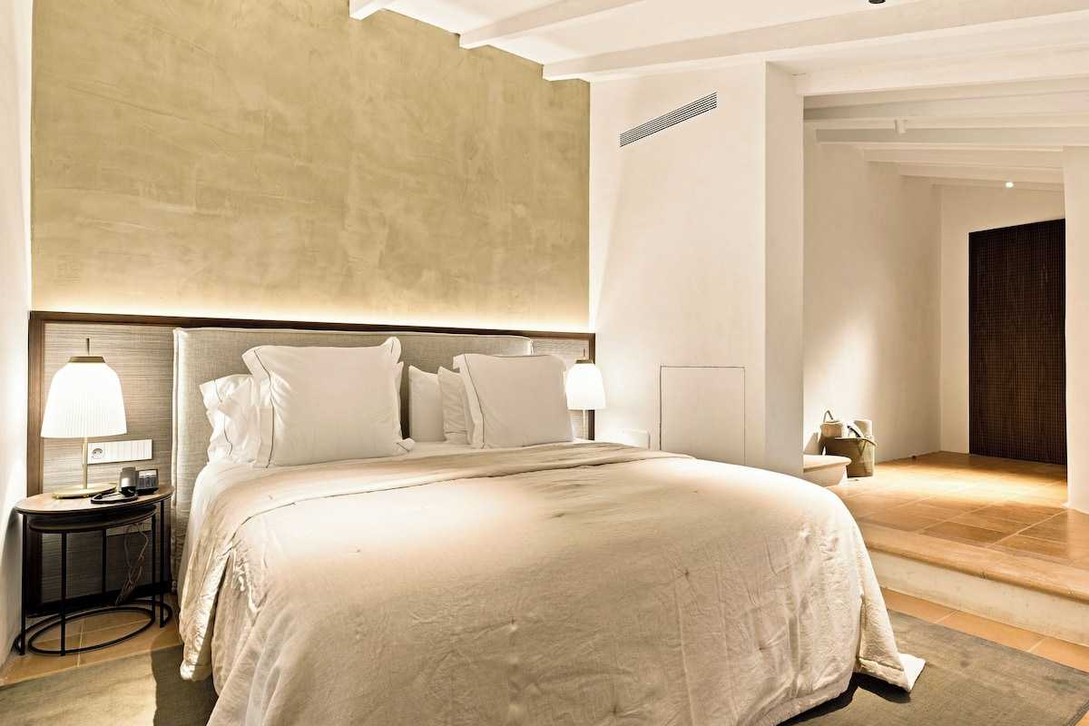Comfort Room | Egyptian cotton sheets, premium bedding, minibar, in-room safe