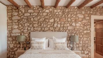 Junior Suite, Terrace | Draps en coton égyptien, literie de qualité supérieure, minibar