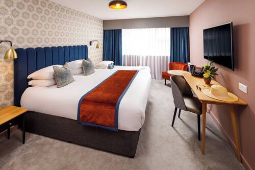 Hypo-allergenic bedding, in-room safe, desk, laptop workspace