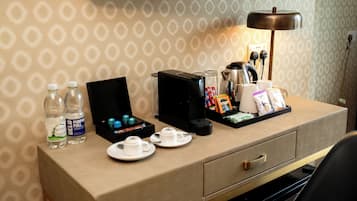 Premium Room | Hypo-allergenic bedding, in-room safe, desk, laptop workspace