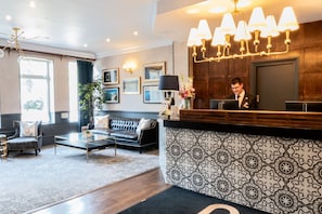 Reception - Queens Hotel & Spa Bournemouth (Bournemouth)