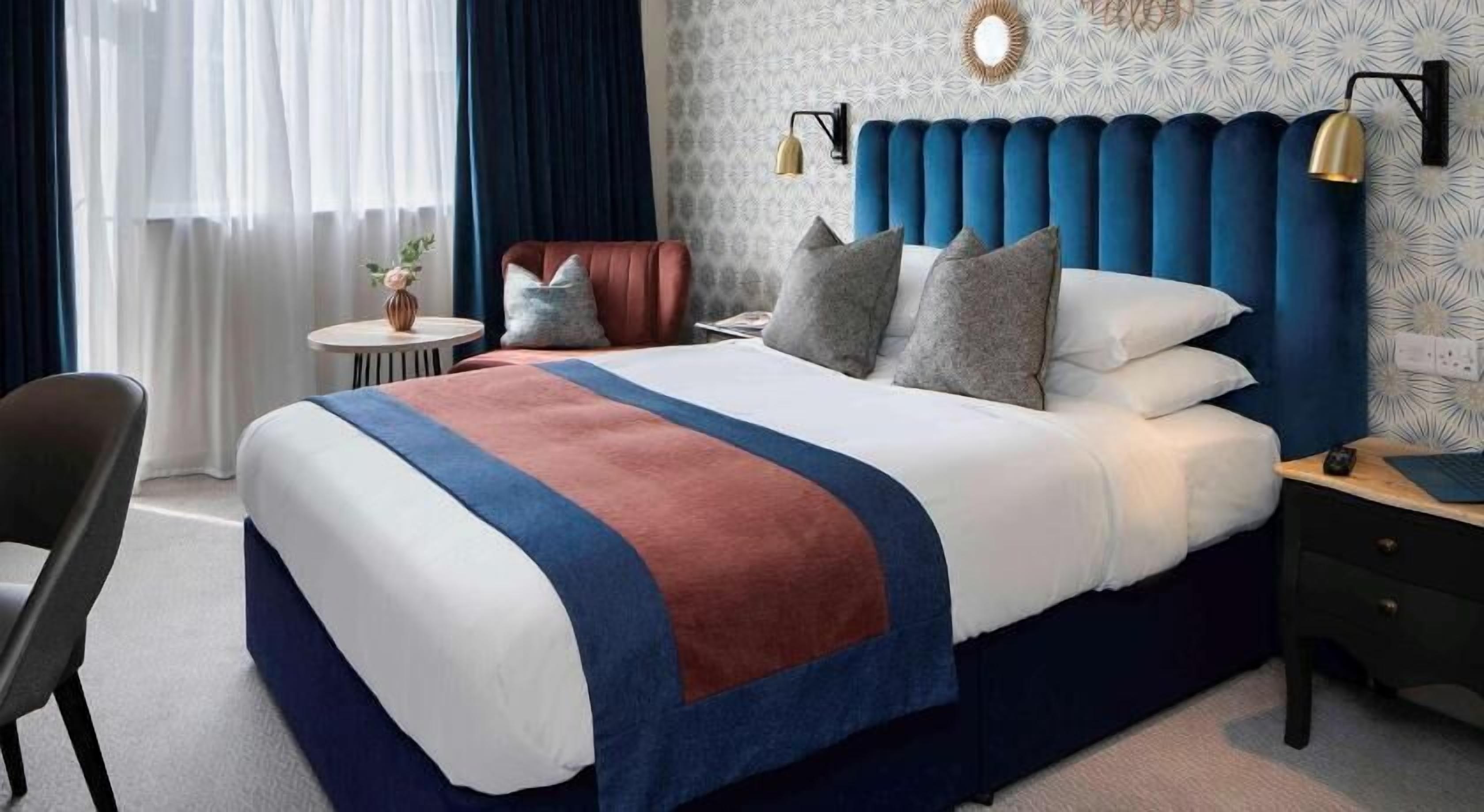 Hypo-allergenic bedding, in-room safe, desk, laptop workspace