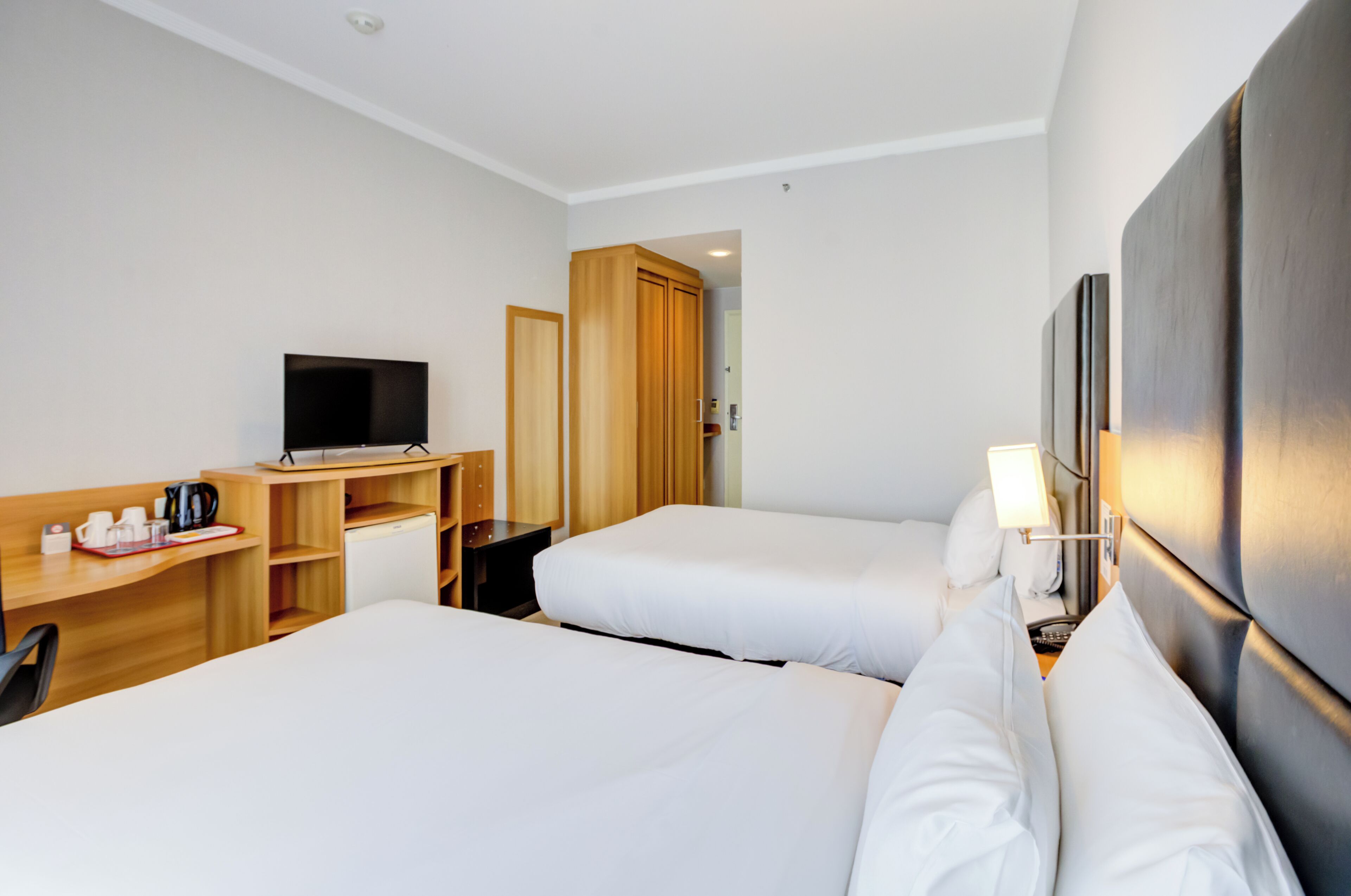 Deluxe Twin Room | In-room safe, desk, blackout drapes, soundproofing