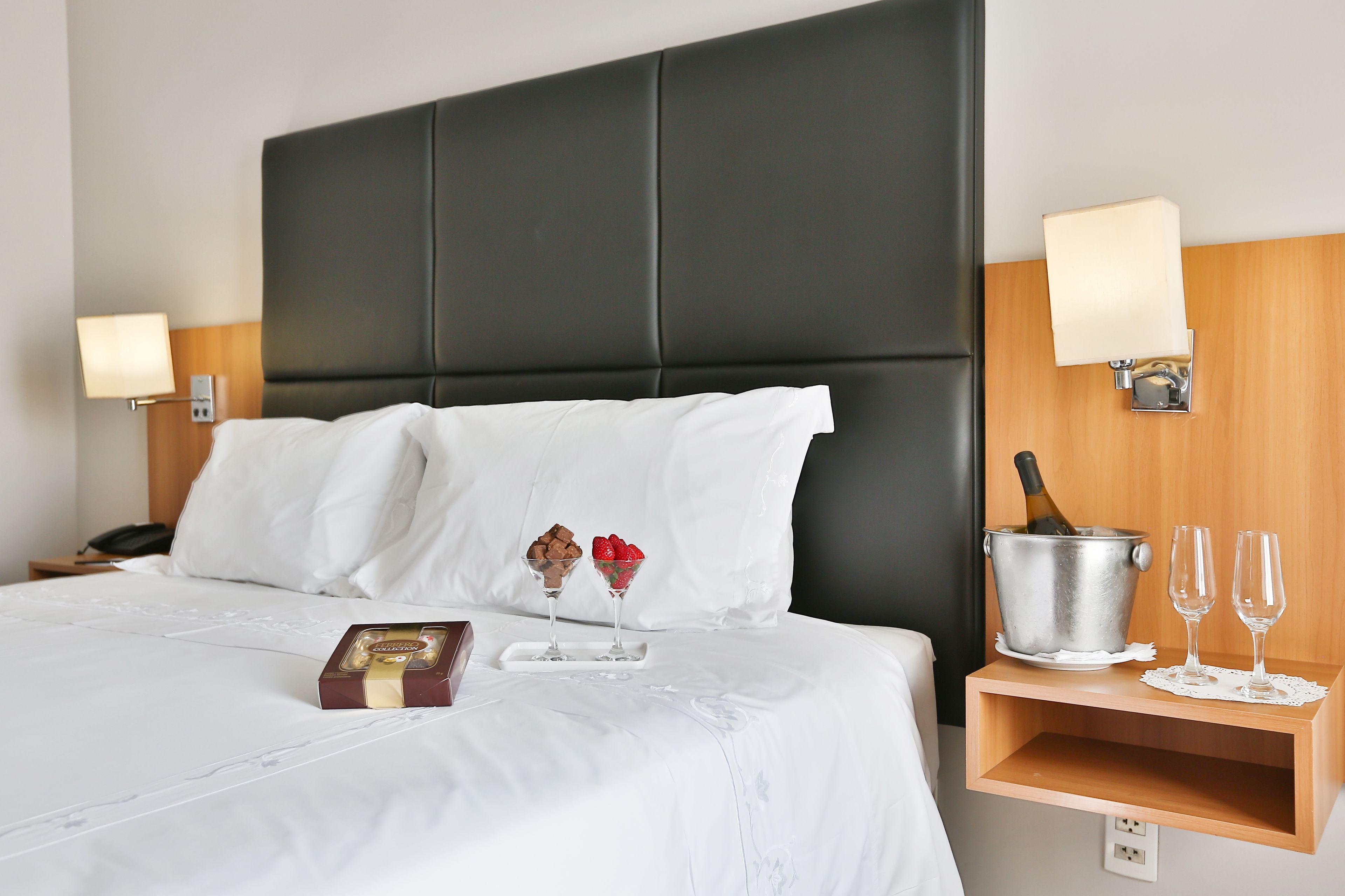 deluxe double room | champagne service
