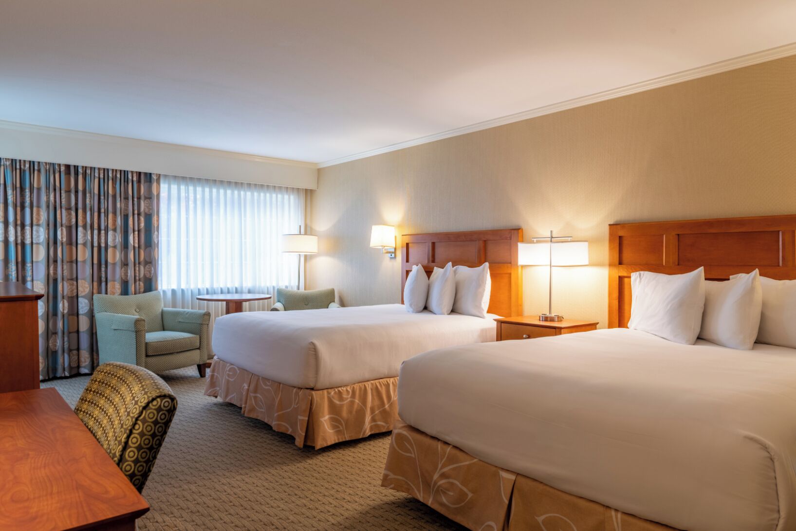 ห้องสแตนดาร์ด, เตียงควีนไซส์ 2 เตียง | โต๊ะทำงาน, ผ้าม่านกันแสง, ห้องเก็บเสียง, เตารีด/โต๊ะรีดผ้า