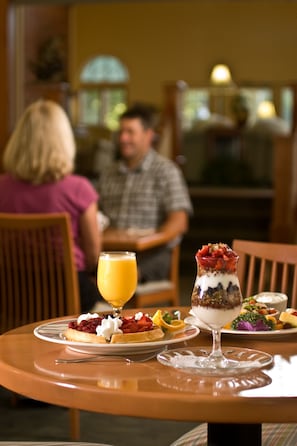 Breakfast served  - Gorges Grant Hotel (Ogunquit)