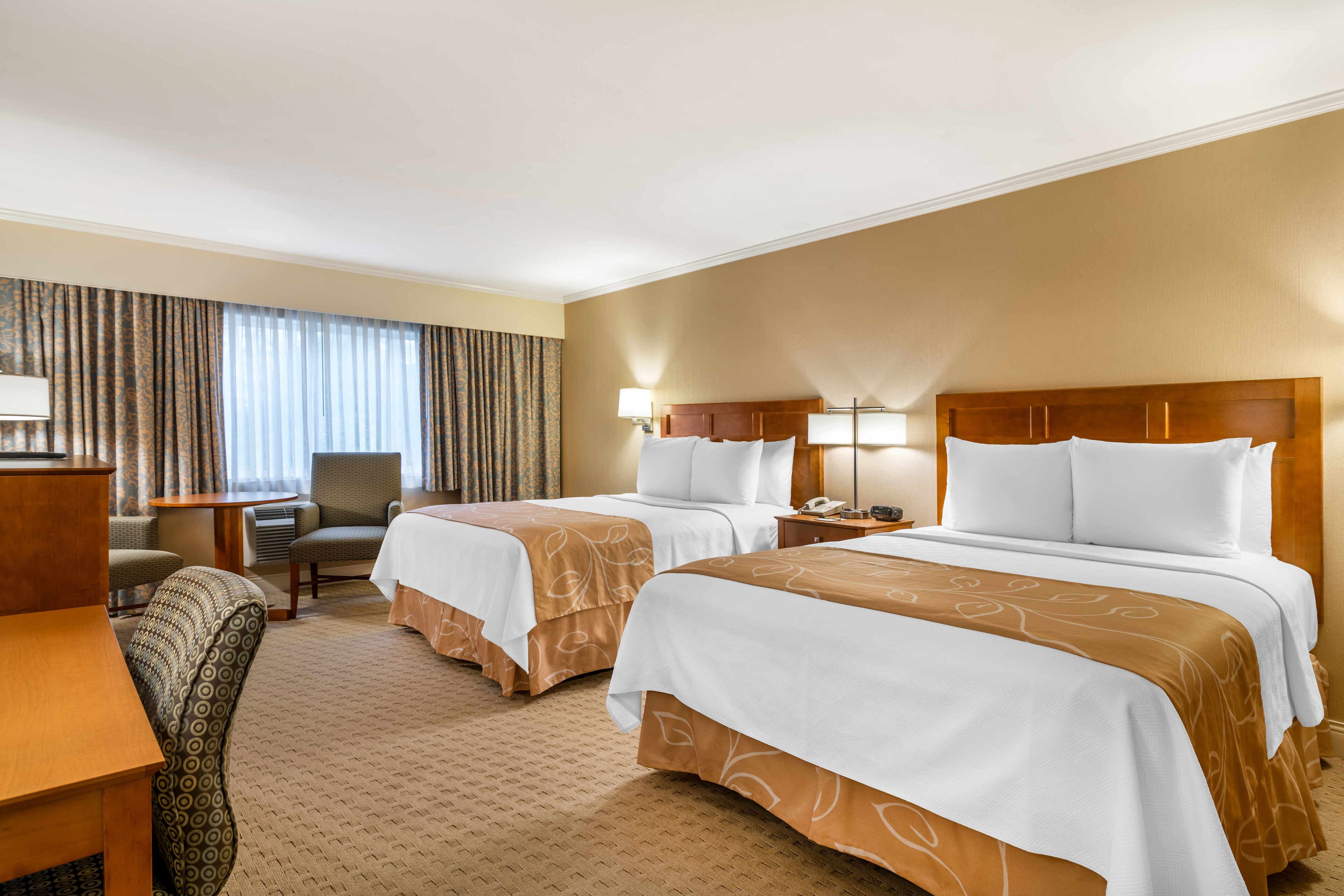 1 bedroom, desk, blackout curtains, soundproofing