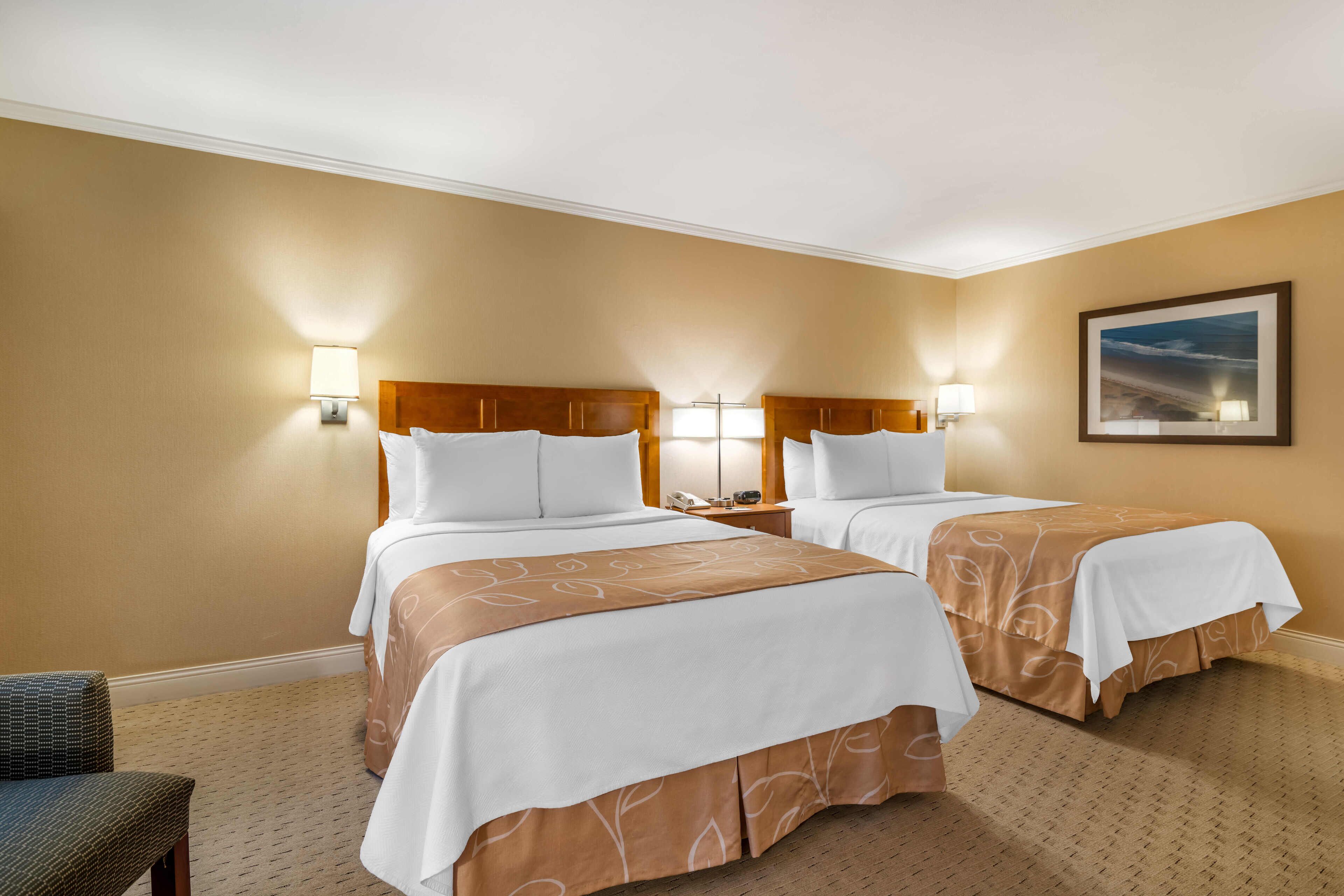 1 bedroom, desk, blackout curtains, soundproofing