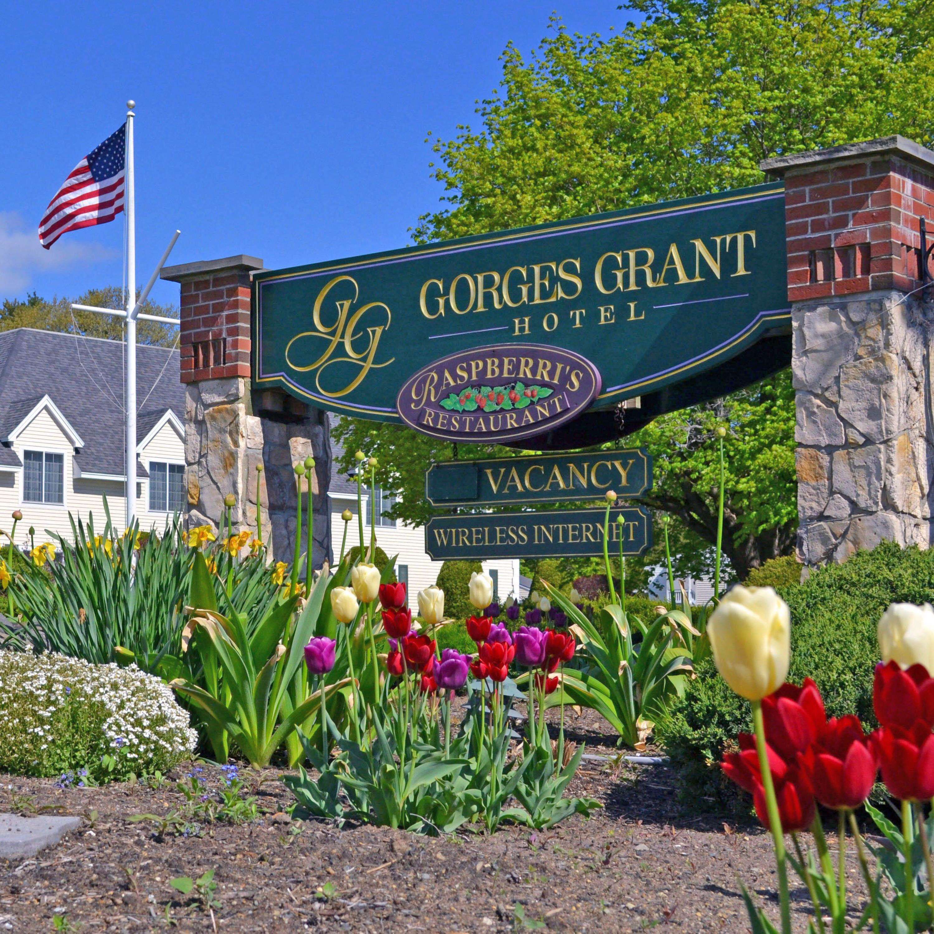 A hotel sign with "Gorges Grant Hotel" and "Raspberry's Restaurant" branding.