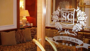 Interior detail - Hotel San Carlo (Rome)