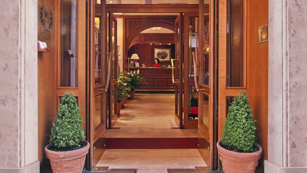 Property entrance - Hotel San Carlo (Rome)