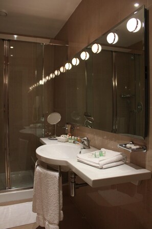 Free toiletries, hair dryer, towels - Hotel San Carlo (Rome)
