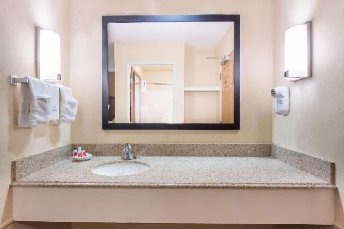 Chuveiro/banheira combinados, produtos de toalete grátis