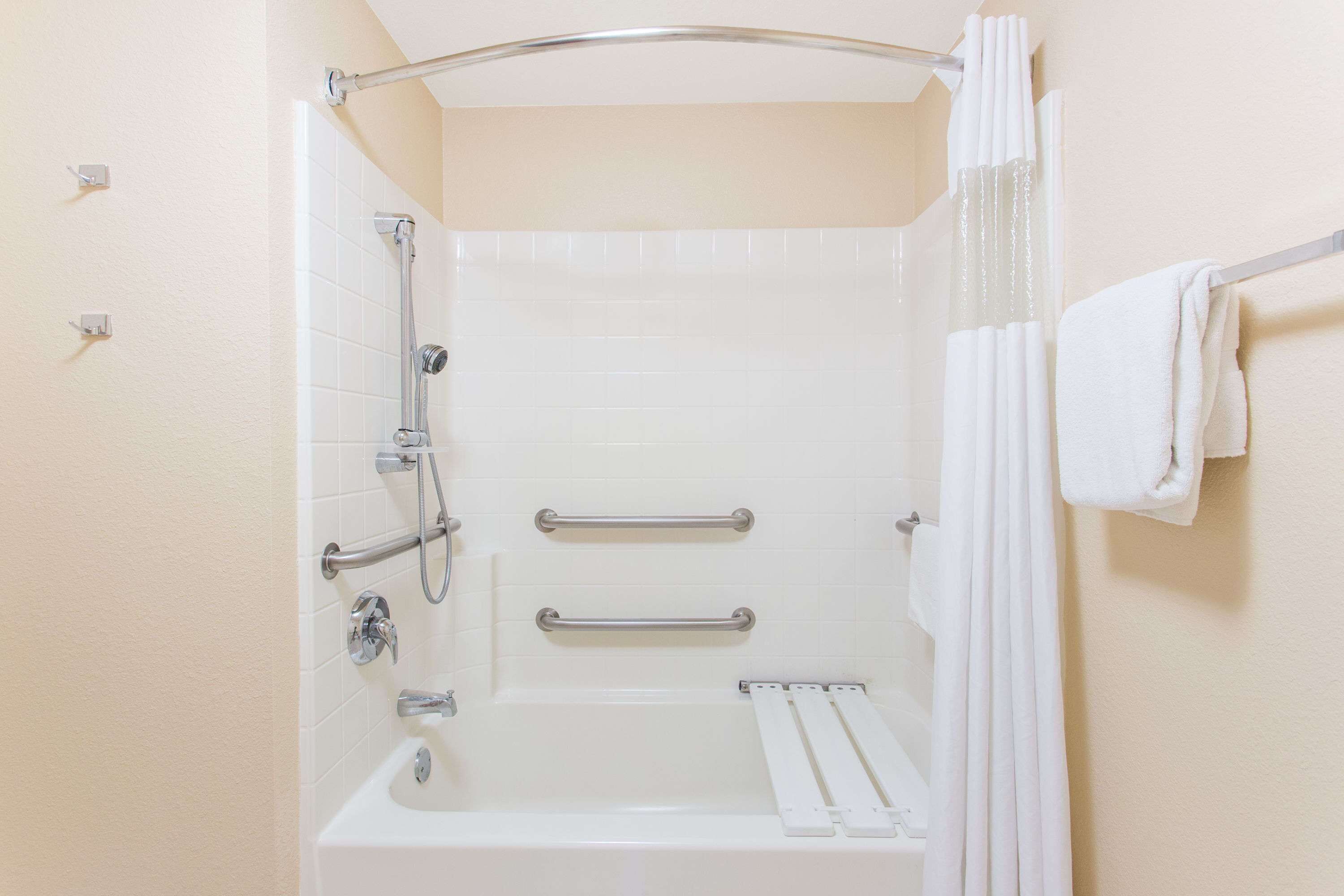 combined shower/bathtub, free toiletries, hair dryer, towels